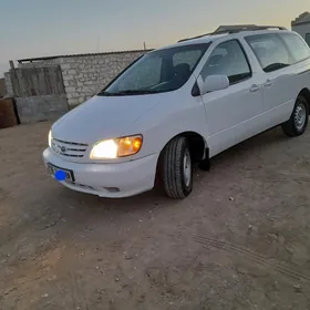 Toyota Sienna 2001