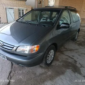 Toyota Sienna 2000