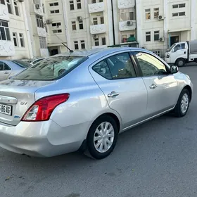 Nissan Versa 2012