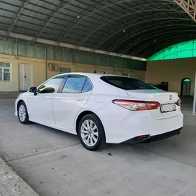 Toyota Camry 2019