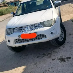 Mitsubishi L200 2010