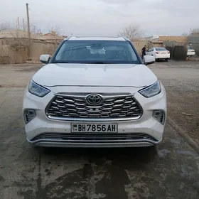 Toyota Highlander 2021