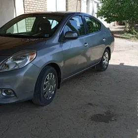 Nissan Versa 2012