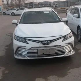 Toyota Camry 2021