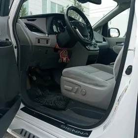 Toyota Sienna 2019