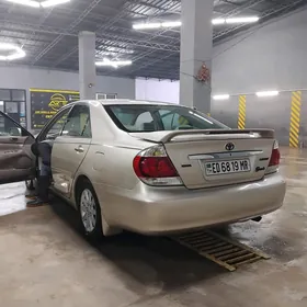 Toyota Camry 2004