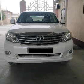 Toyota Fortuner 2012