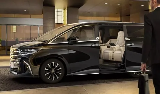 Минивэн Toyota Alphard стал плагин-гибридом и получил роскошную модификацию