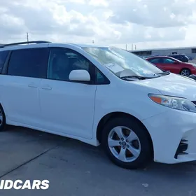 Toyota Sienna 2019