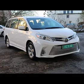 Toyota Sienna 2018