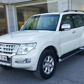 Mitsubishi Pajero 2015