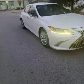 Lexus ES 2020