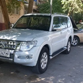 Mitsubishi Pajero 2016