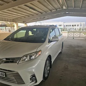 Toyota Sienna 2020