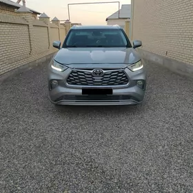 Toyota Highlander 2020