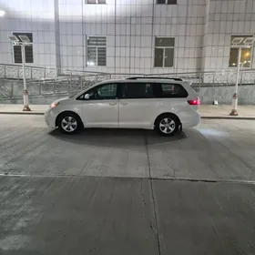 Toyota Sienna 2016