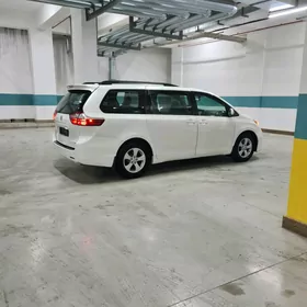 Toyota Sienna 2015