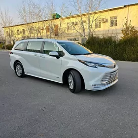 Toyota Sienna 2021