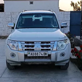 Mitsubishi Pajero 2010