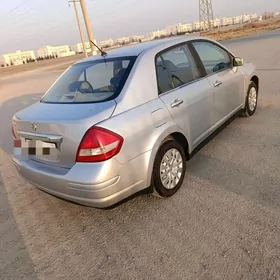 Nissan Tiida 2008