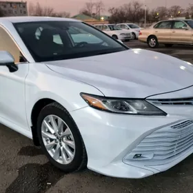 Toyota Camry Hybrid 2020