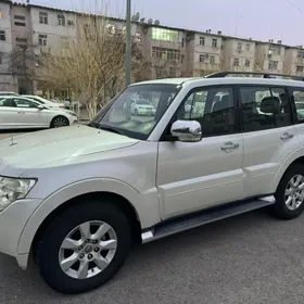 Mitsubishi Pajero 2010