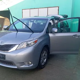 Toyota Sienna 2016