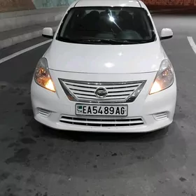 Nissan Versa 2012