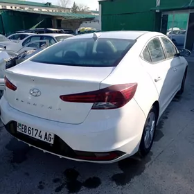 Hyundai Elantra 2020