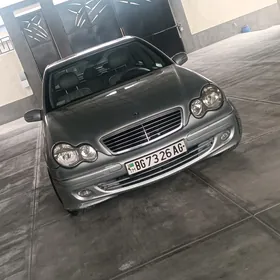 Mercedes-Benz C350 2005