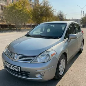 Nissan Versa 2012