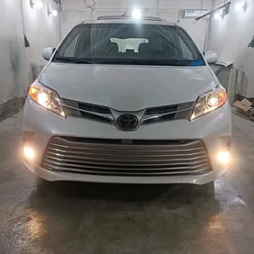 Toyota Sienna 2019