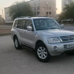 Mitsubishi Pajero 2003