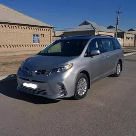 Toyota Sienna 2017