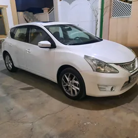 Nissan Tiida 2013