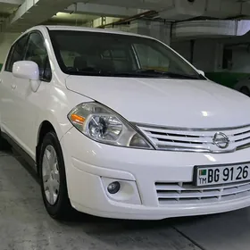 Nissan Versa 2011