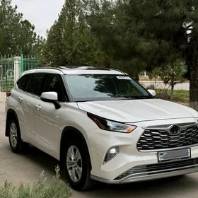 Toyota Highlander 2021