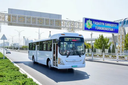 В Туркменистане ввели новогодний график движения общественного транспорта