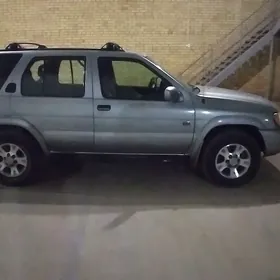 Nissan Pathfinder 2000