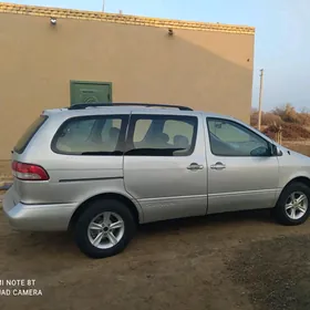 Toyota Sienna 2003