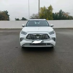 Toyota Highlander 2021