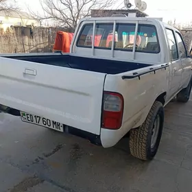 Toyota Hilux 2003