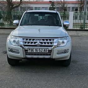 Mitsubishi Pajero 2015