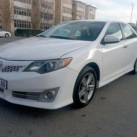 Toyota Camry 2014