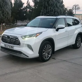 Toyota Highlander 2021