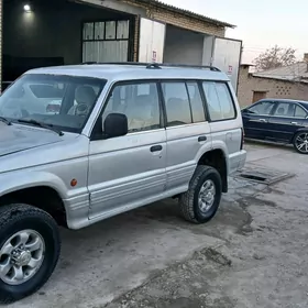 Mitsubishi Montero 1995