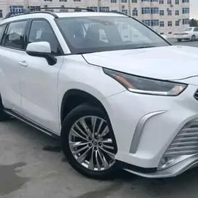 Toyota Highlander 2021