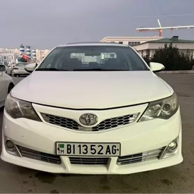 Toyota Camry 2014