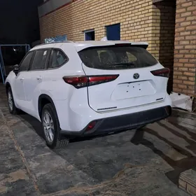 Toyota Highlander 2021