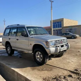 Mitsubishi Montero 1995